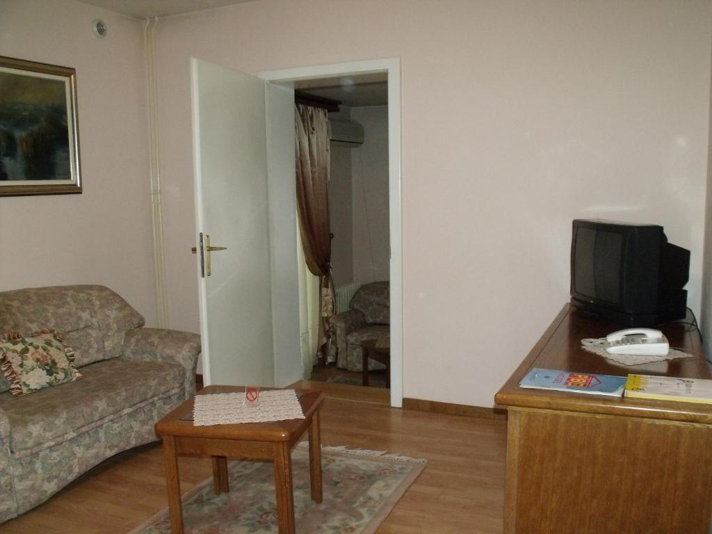 Garni Hotel Pbg 수보티차 객실 사진
