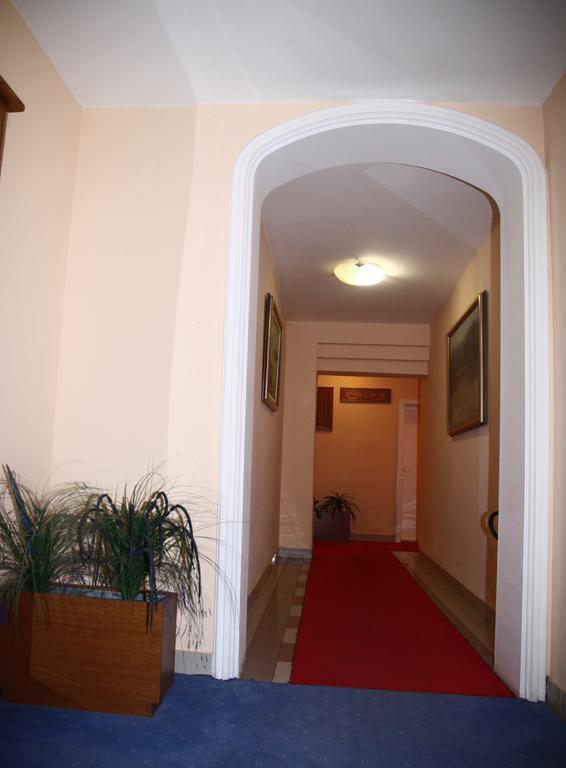 Garni Hotel Pbg 수보티차 외부 사진