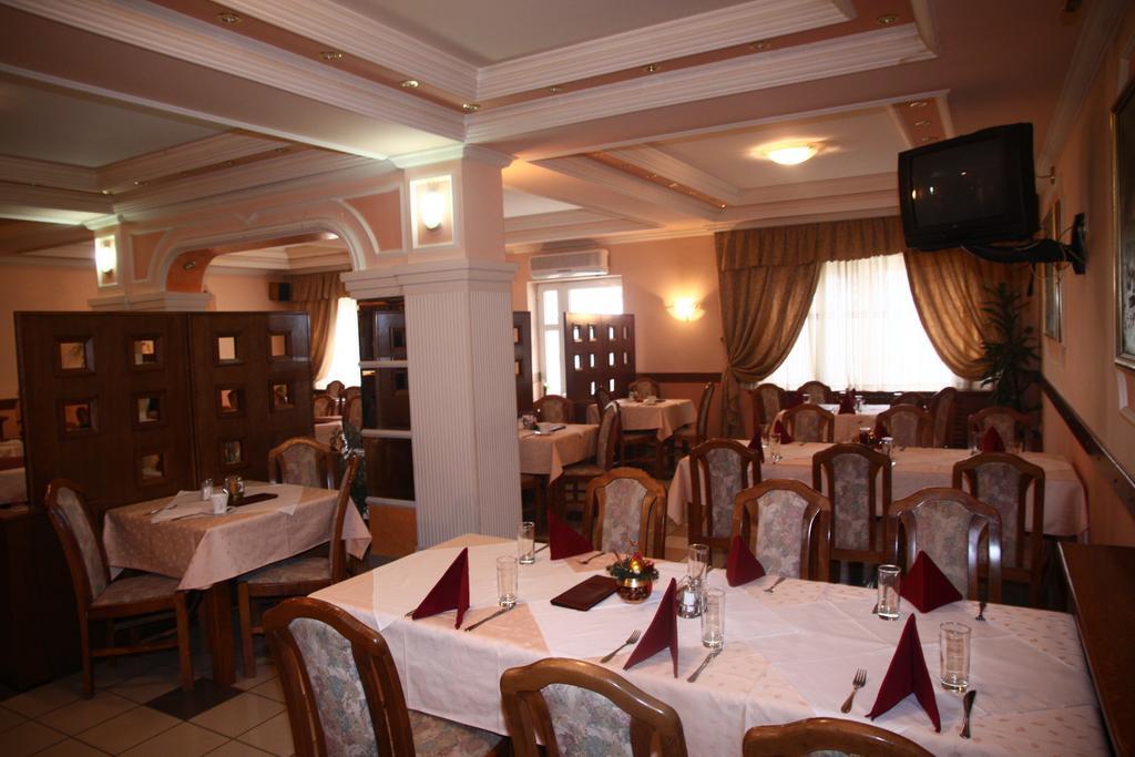 Garni Hotel Pbg 수보티차 외부 사진